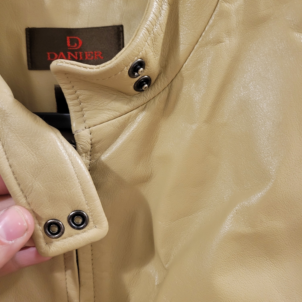 Danier Beige Leather Jacket - Picture 6 of 10